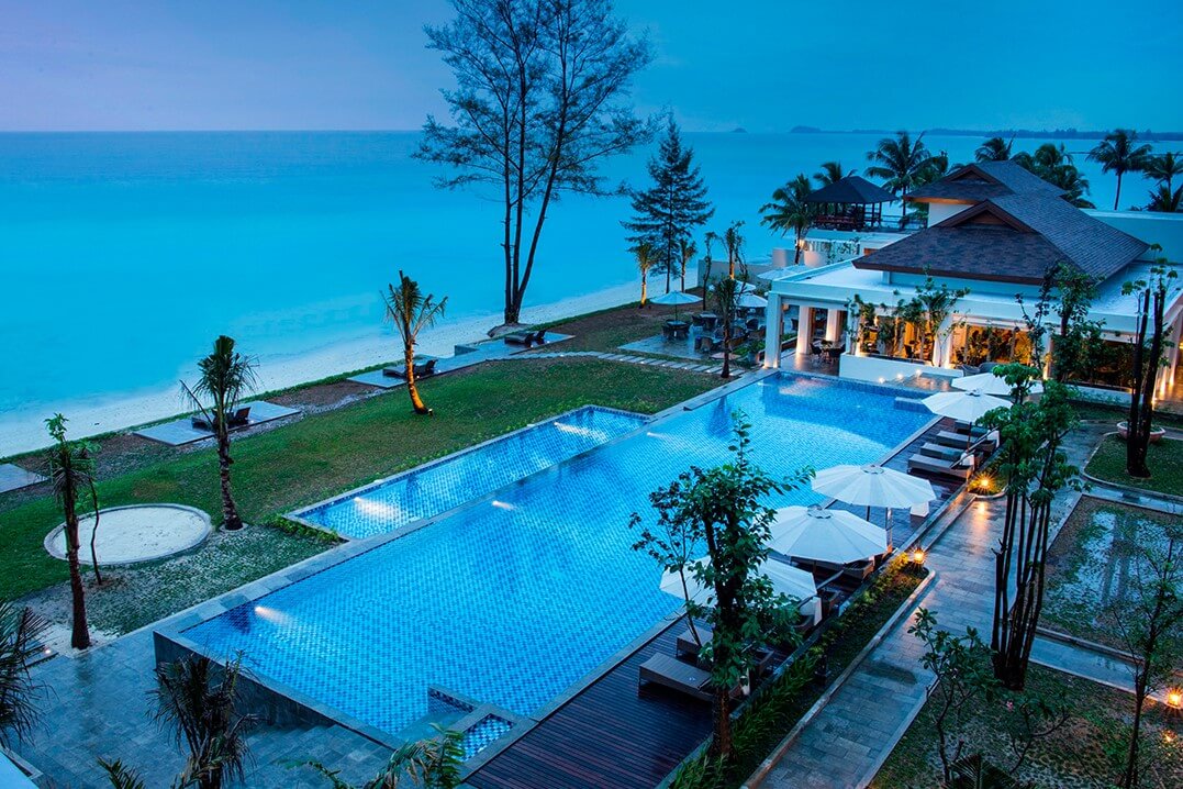 hotel santika premiere beach resort belitung pool