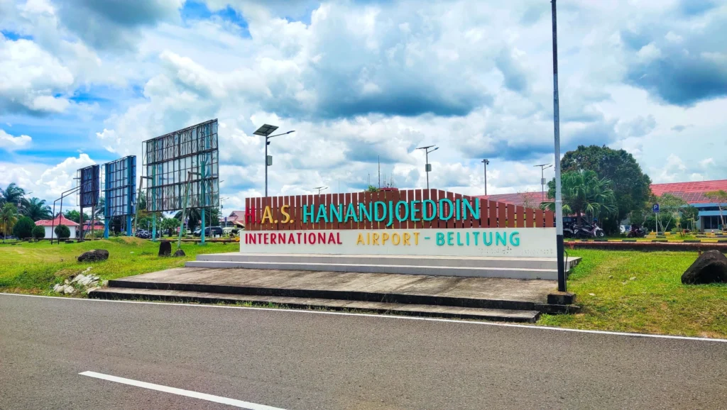 Bandara H.A.S. Hanandjoeddin di Belitung untuk merencanakan liburan Belitung